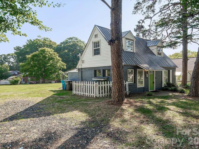 109 Julia Avenue, Belmont, NC 28012.  MLS# CAR4429794, YatesRealty ID 53789. 