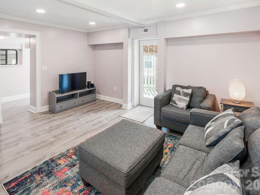 109 Julia Avenue, Belmont, NC 28012.  MLS# CAR4429794, YatesRealty ID 53789. 