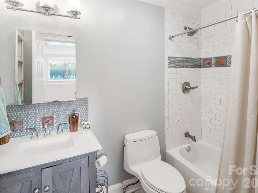 109 Julia Avenue, Belmont, NC 28012.  MLS# CAR4429794, YatesRealty ID 53789. 