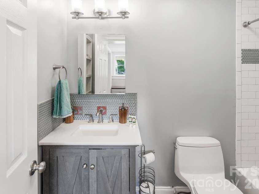 109 Julia Avenue, Belmont, NC 28012.  MLS# CAR4429794, YatesRealty ID 53789. 