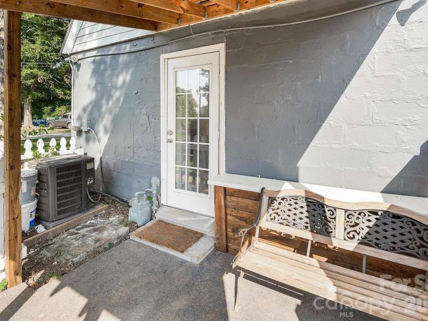 109 Julia Avenue, Belmont, NC 28012.  MLS# CAR4429794, YatesRealty ID 53789. 