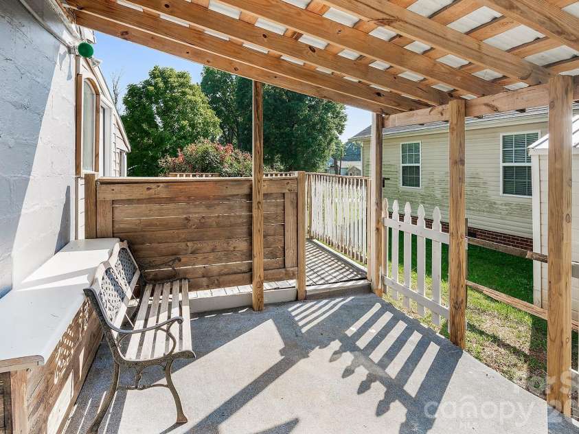 109 Julia Avenue, Belmont, NC 28012.  MLS# CAR4429794, YatesRealty ID 53789. 