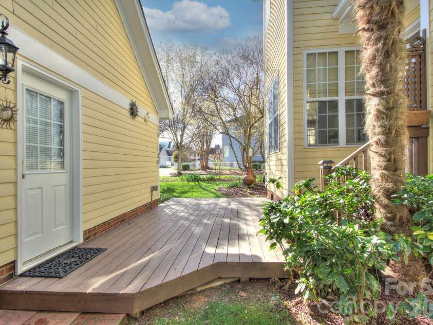15324 Barnsbury Drive, Huntersville, NC 28078.  MLS# CAR4358717, YatesRealty ID 5379. Backyard area to the garage