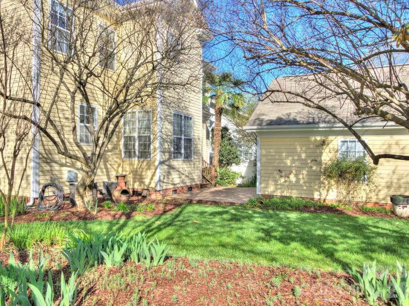 15324 Barnsbury Drive, Huntersville, NC 28078.  MLS# CAR4358717, YatesRealty ID 5379. Corner lot