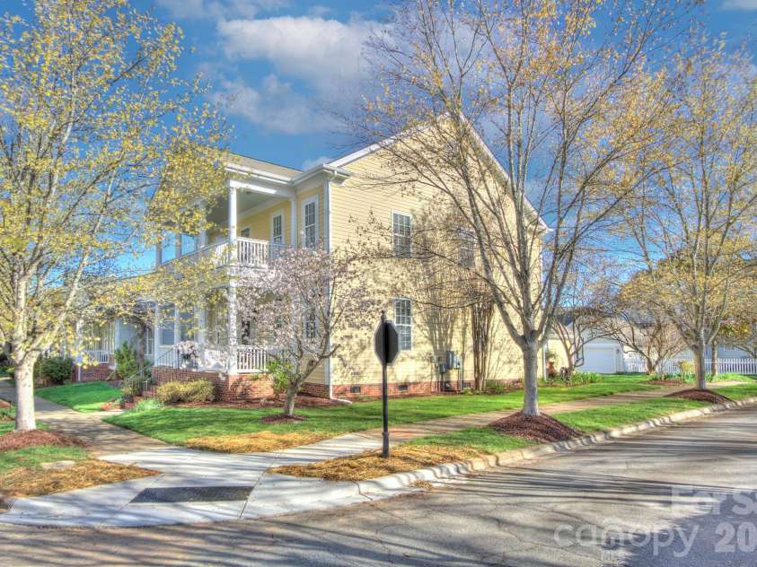 15324 Barnsbury Drive, Huntersville, NC 28078.  MLS# CAR4358717, YatesRealty ID 5379. Corner lot