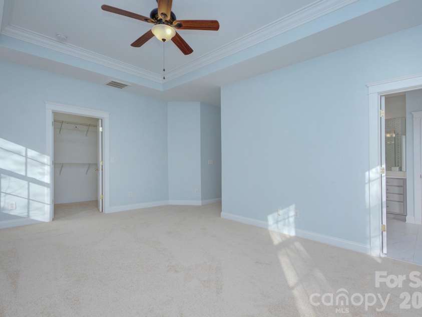 15324 Barnsbury Drive, Huntersville, NC 28078.  MLS# CAR4358717, YatesRealty ID 5379. Large primary suite