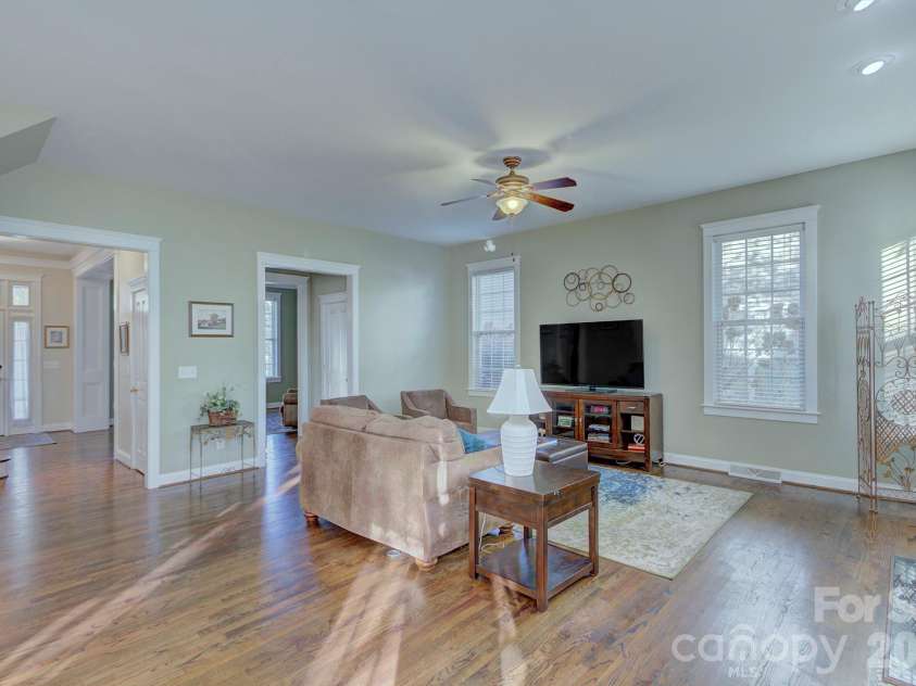 15324 Barnsbury Drive, Huntersville, NC 28078.  MLS# CAR4358717, YatesRealty ID 5379. Living room