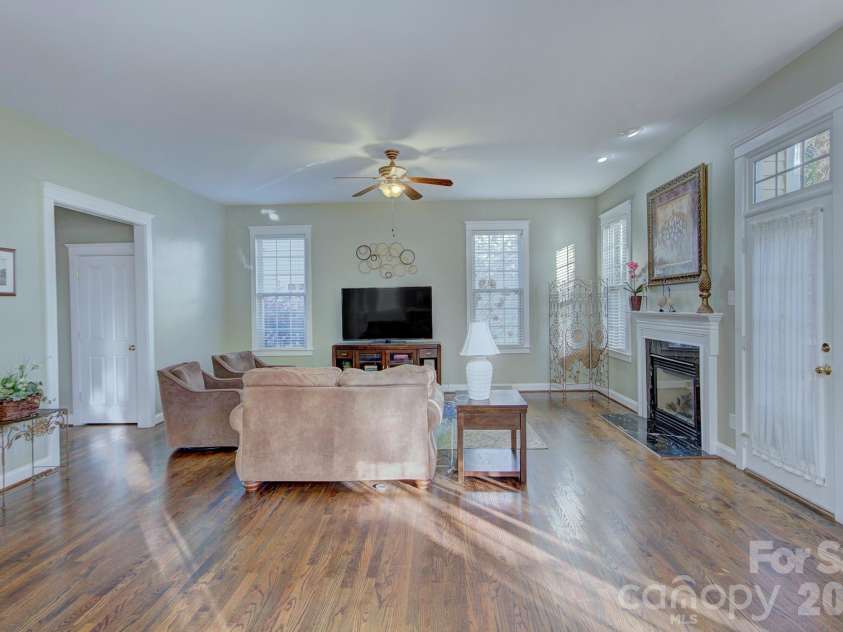 15324 Barnsbury Drive, Huntersville, NC 28078.  MLS# CAR4358717, YatesRealty ID 5379. Living room