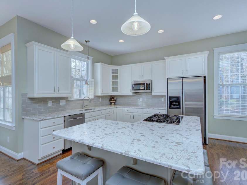15324 Barnsbury Drive, Huntersville, NC 28078.  MLS# CAR4358717, YatesRealty ID 5379. Updated kitchen with gas cook top