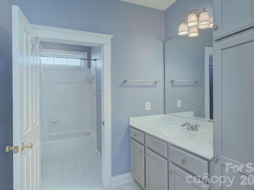 15324 Barnsbury Drive, Huntersville, NC 28078.  MLS# CAR4358717, YatesRealty ID 5379. Updated secondary bath