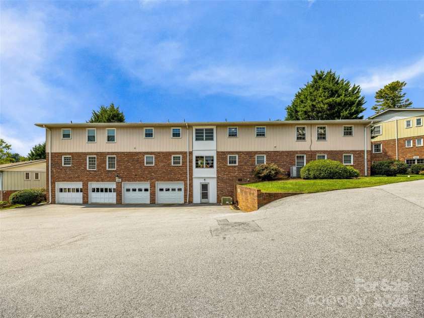 410 Golf View Lane, Hendersonville, NC 28739.  MLS# CAR4185959, YatesRealty ID 5379. Back of Condos
