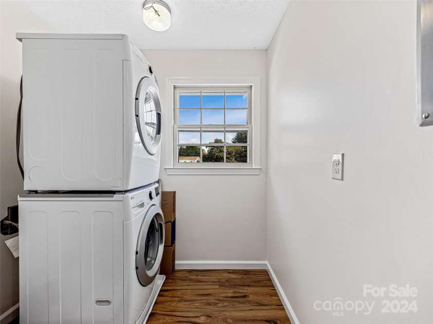 410 Golf View Lane, Hendersonville, NC 28739.  MLS# CAR4185959, YatesRealty ID 5379. Laundry Room