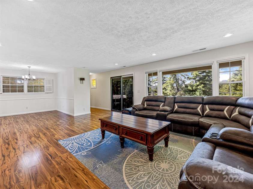 410 Golf View Lane, Hendersonville, NC 28739.  MLS# CAR4185959, YatesRealty ID 5379. Open Living/ Dining Area