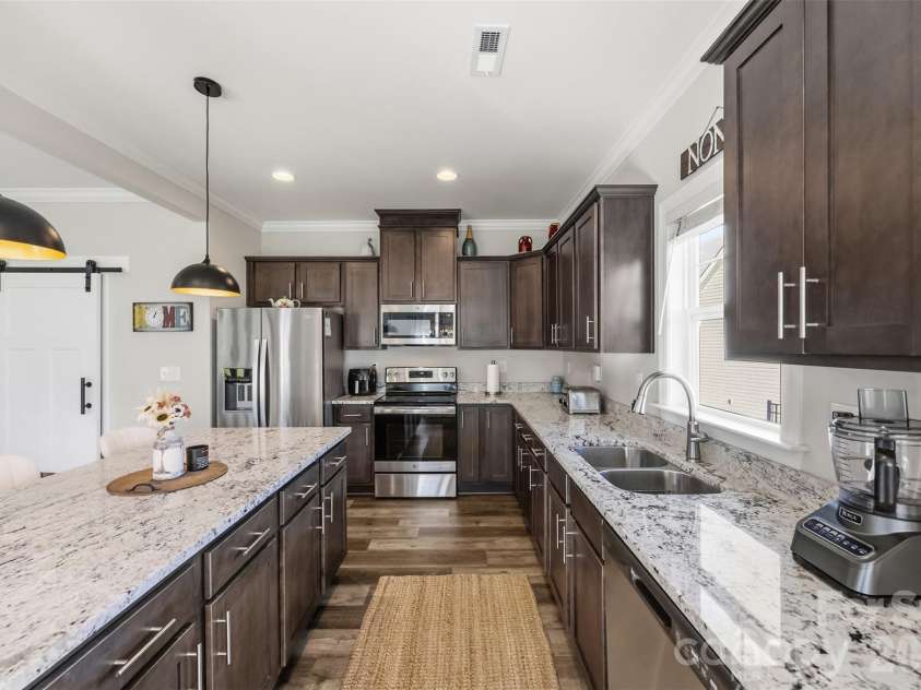 203 Garden View Lane, Shelby, NC 28152.  MLS# CAR4429458, YatesRealty ID 53790. 
