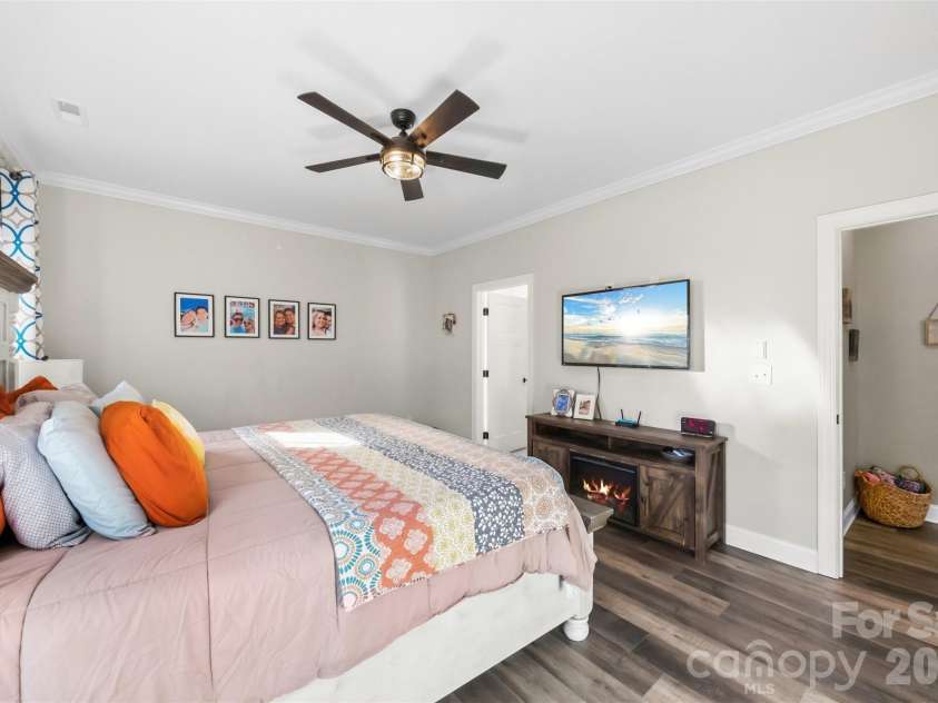 203 Garden View Lane, Shelby, NC 28152.  MLS# CAR4429458, YatesRealty ID 53790. 