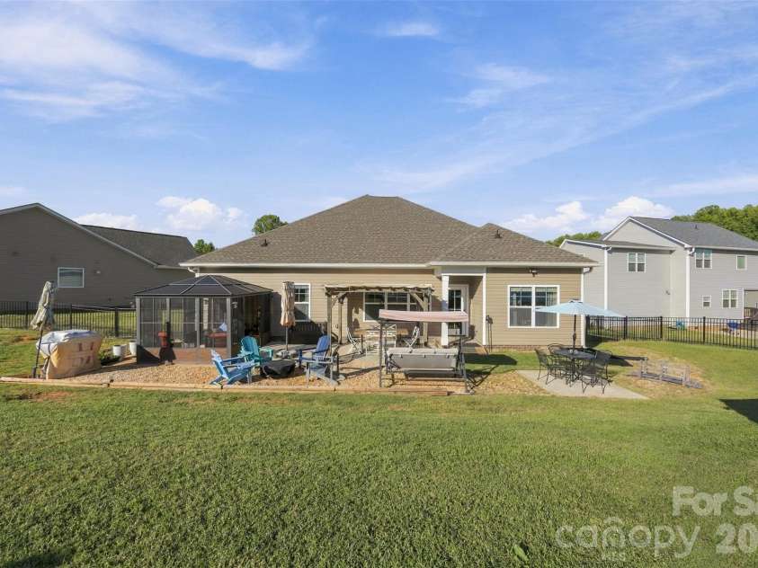203 Garden View Lane, Shelby, NC 28152.  MLS# CAR4429458, YatesRealty ID 53790. 