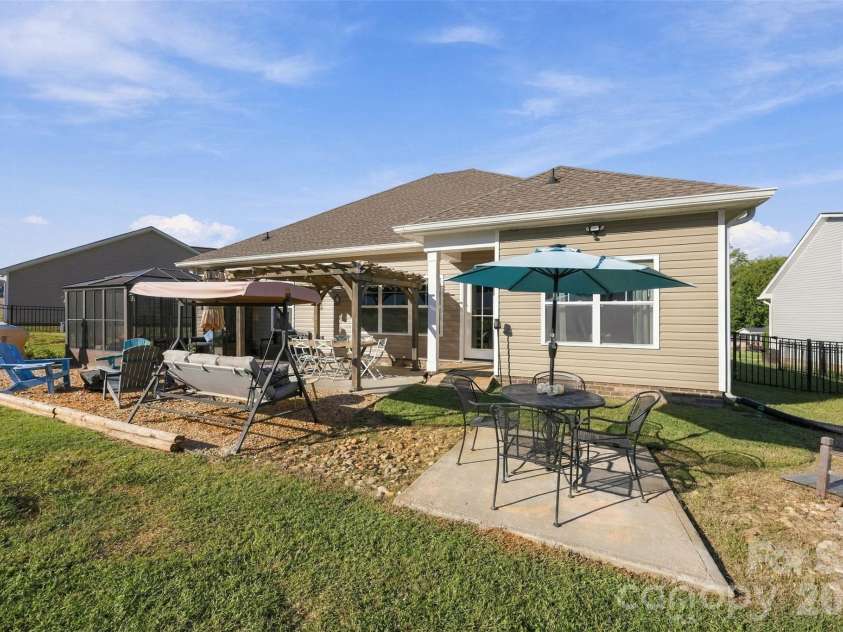 203 Garden View Lane, Shelby, NC 28152.  MLS# CAR4429458, YatesRealty ID 53790. 