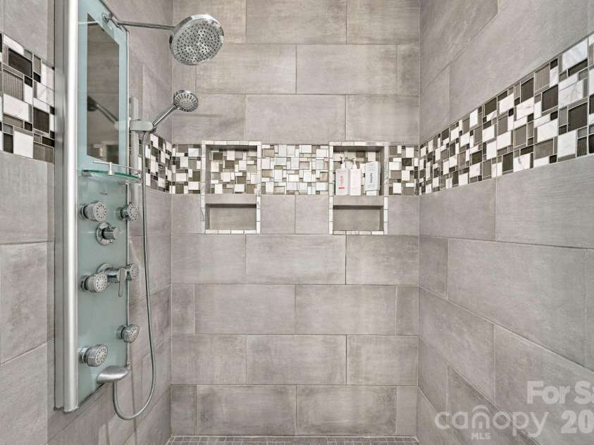 1125 Ballpark Drive, Mooresville, NC 28115.  MLS# CAR4426293, YatesRealty ID 53791. Primary Bath
