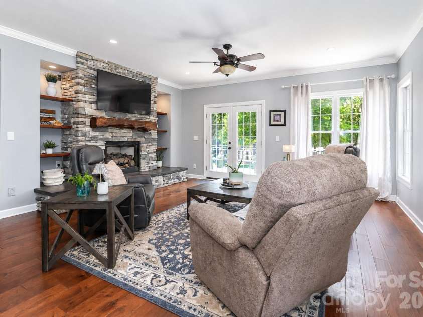 109 Longboat Road, Mooresville, NC 28117.  MLS# CAR4385933, YatesRealty ID 53795. 