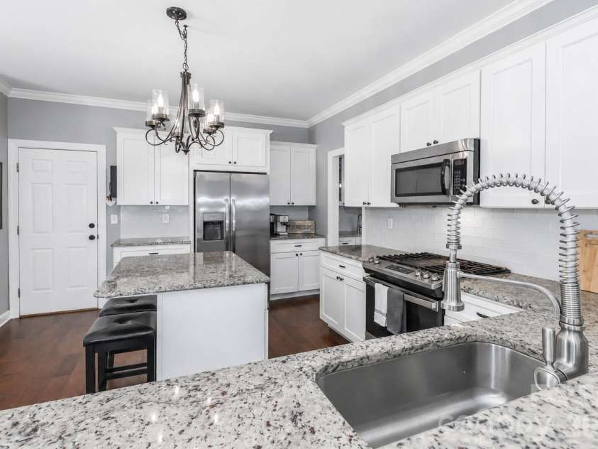 109 Longboat Road, Mooresville, NC 28117.  MLS# CAR4385933, YatesRealty ID 53795. 