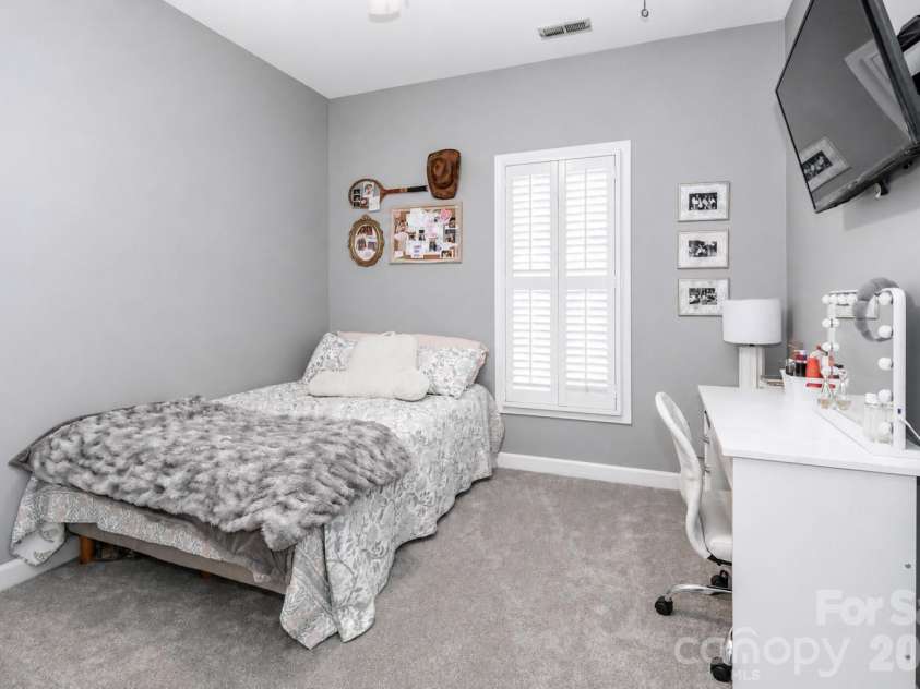 109 Longboat Road, Mooresville, NC 28117.  MLS# CAR4385933, YatesRealty ID 53795. 