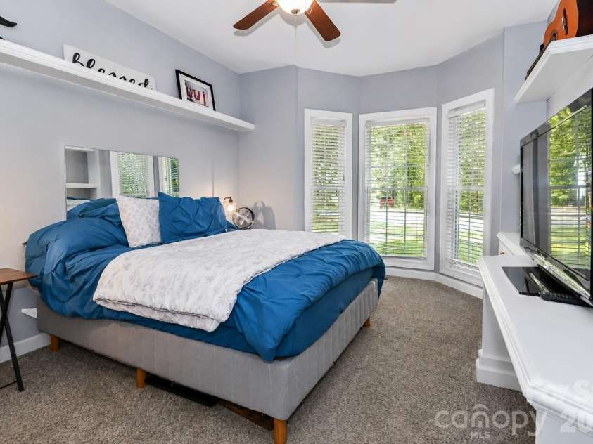 109 Longboat Road, Mooresville, NC 28117.  MLS# CAR4385933, YatesRealty ID 53795. 