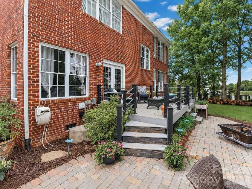 109 Longboat Road, Mooresville, NC 28117.  MLS# CAR4385933, YatesRealty ID 53795. 