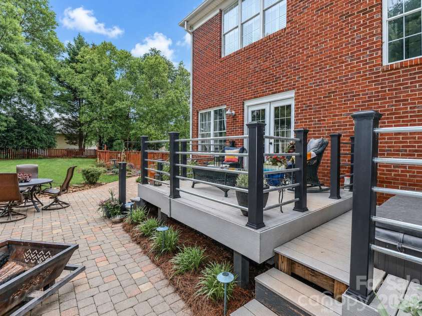 109 Longboat Road, Mooresville, NC 28117.  MLS# CAR4385933, YatesRealty ID 53795. 