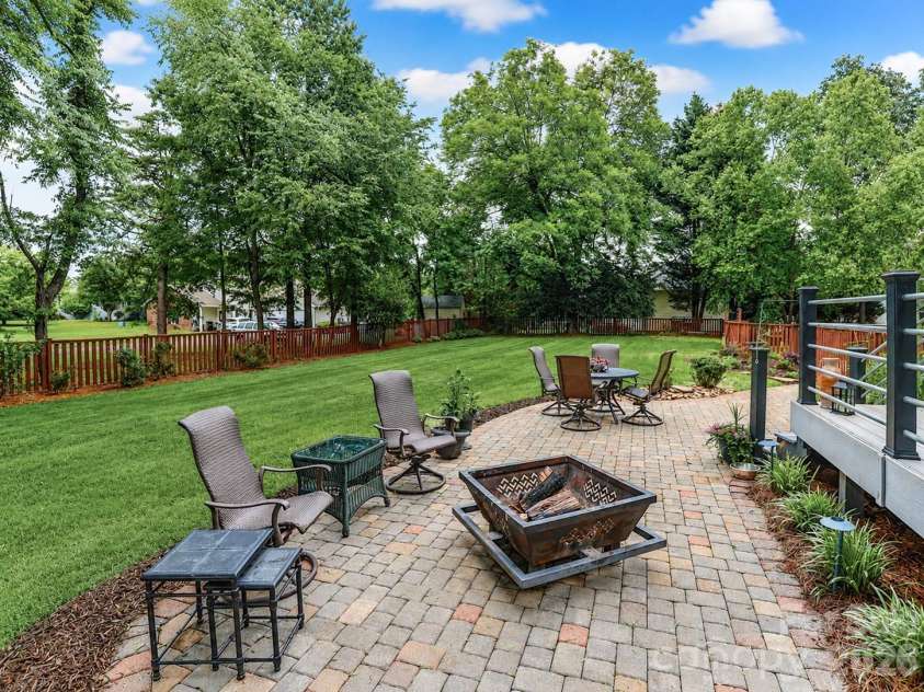 109 Longboat Road, Mooresville, NC 28117.  MLS# CAR4385933, YatesRealty ID 53795. 