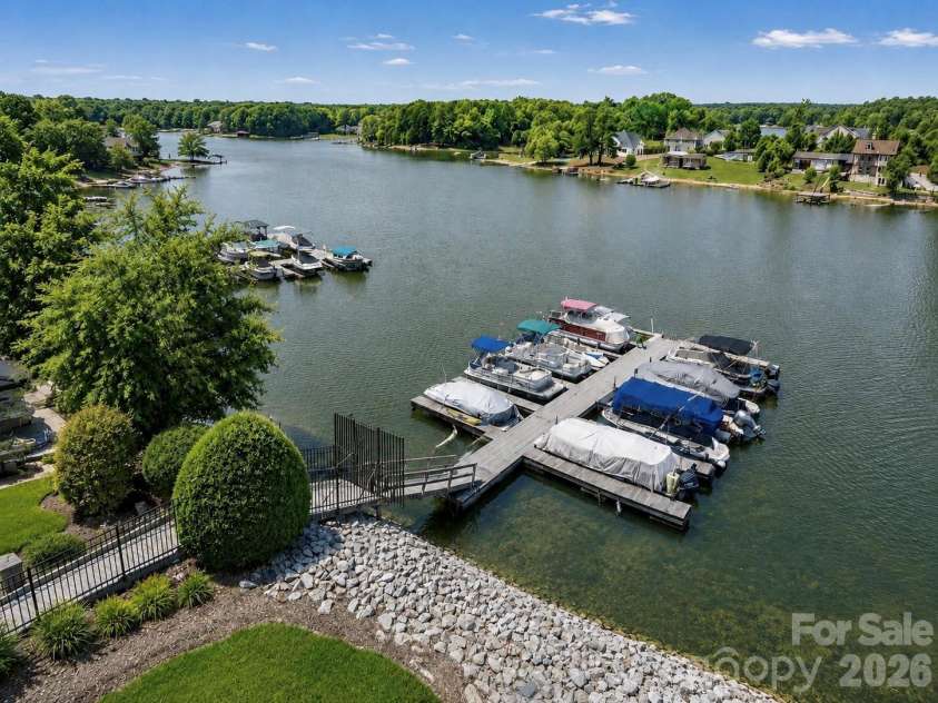 109 Longboat Road, Mooresville, NC 28117.  MLS# CAR4385933, YatesRealty ID 53795. 