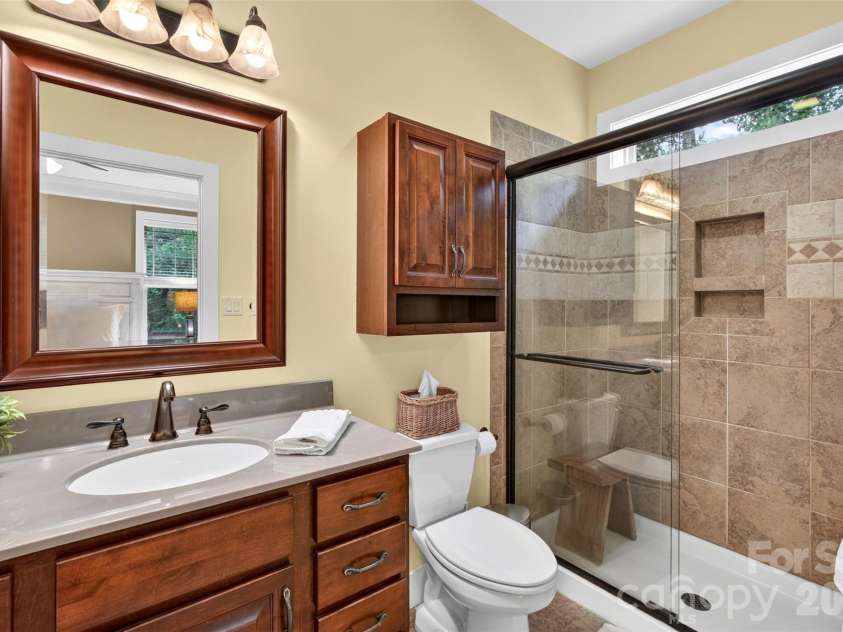 70 King Heights Drive, Fletcher, NC 28732.  MLS# CAR4427173, YatesRealty ID 53796. 2nd Primary Bathroom