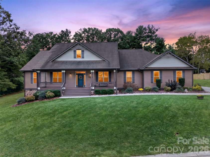 70 King Heights Drive, Fletcher, NC 28732.  MLS# CAR4427173, YatesRealty ID 53796. 