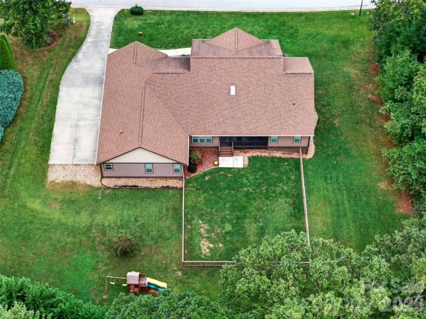 70 King Heights Drive, Fletcher, NC 28732.  MLS# CAR4427173, YatesRealty ID 53796. 