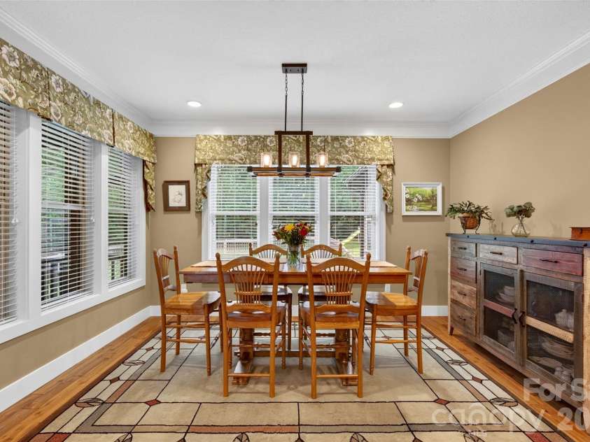 70 King Heights Drive, Fletcher, NC 28732.  MLS# CAR4427173, YatesRealty ID 53796. Dining Area