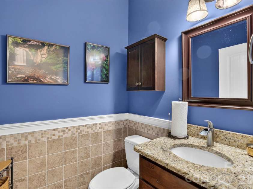 70 King Heights Drive, Fletcher, NC 28732.  MLS# CAR4427173, YatesRealty ID 53796. Hall/Half Bathroom
