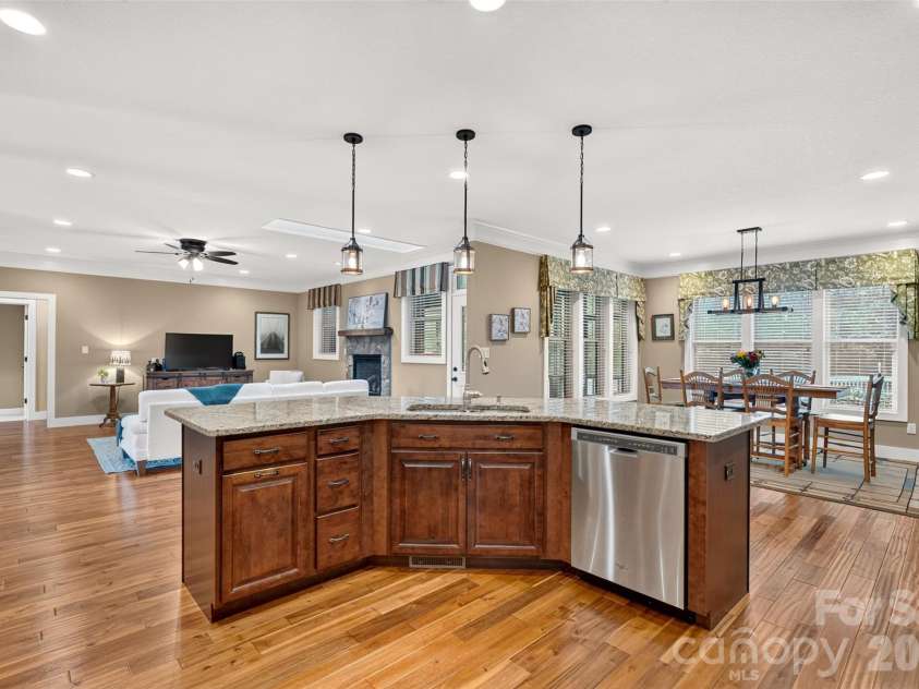 70 King Heights Drive, Fletcher, NC 28732.  MLS# CAR4427173, YatesRealty ID 53796. Kitchen