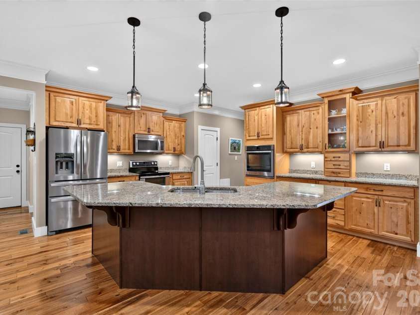 70 King Heights Drive, Fletcher, NC 28732.  MLS# CAR4427173, YatesRealty ID 53796. Kitchen