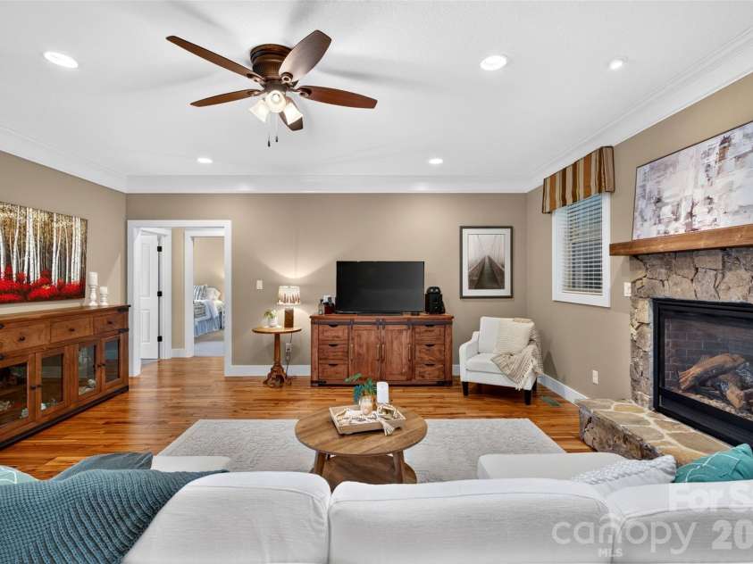 70 King Heights Drive, Fletcher, NC 28732.  MLS# CAR4427173, YatesRealty ID 53796. Living Room