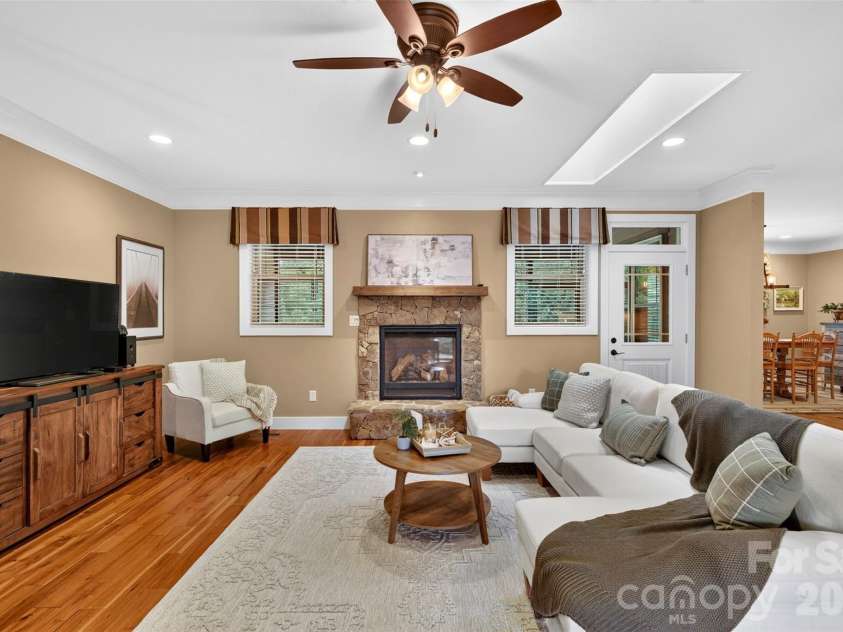70 King Heights Drive, Fletcher, NC 28732.  MLS# CAR4427173, YatesRealty ID 53796. Living Room