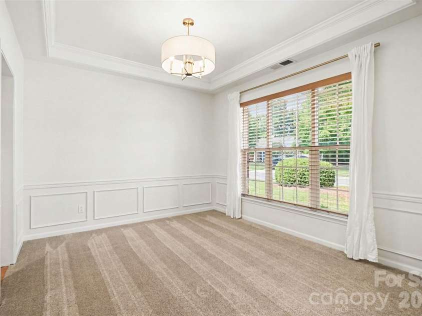 8932 Kestral Ridge Drive, Charlotte, NC 28269.  MLS# CAR4415767, YatesRealty ID 53797. 