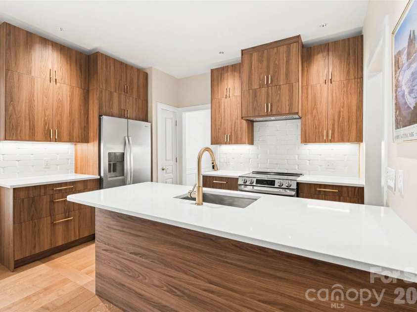 8932 Kestral Ridge Drive, Charlotte, NC 28269.  MLS# CAR4415767, YatesRealty ID 53797. 