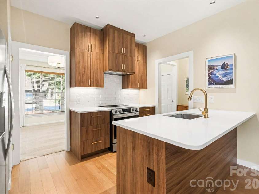 8932 Kestral Ridge Drive, Charlotte, NC 28269.  MLS# CAR4415767, YatesRealty ID 53797. 