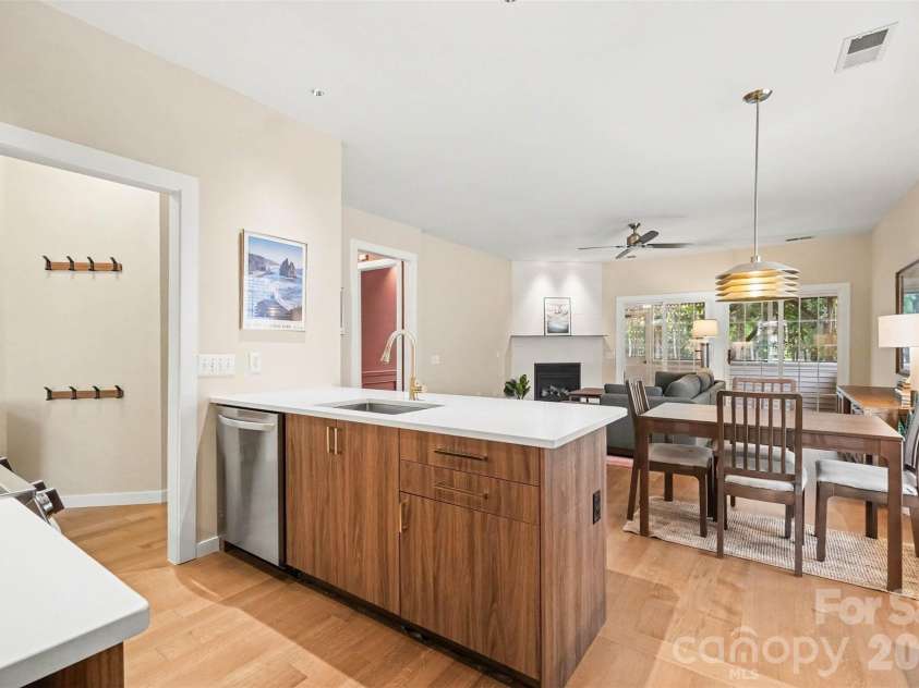 8932 Kestral Ridge Drive, Charlotte, NC 28269.  MLS# CAR4415767, YatesRealty ID 53797. 
