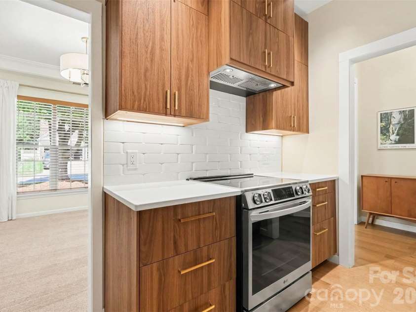 8932 Kestral Ridge Drive, Charlotte, NC 28269.  MLS# CAR4415767, YatesRealty ID 53797. 