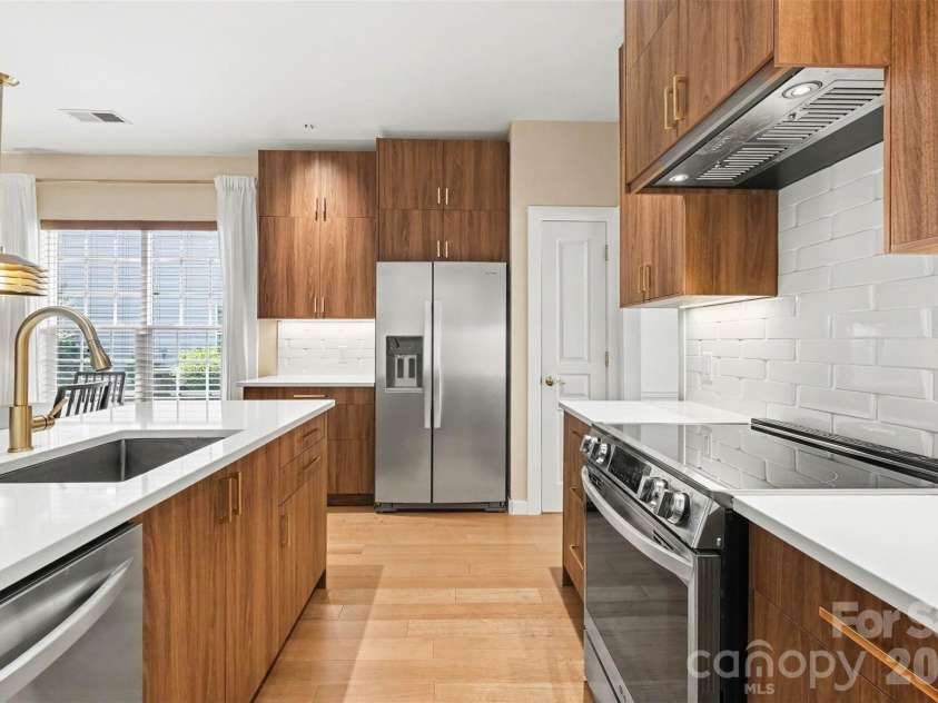 8932 Kestral Ridge Drive, Charlotte, NC 28269.  MLS# CAR4415767, YatesRealty ID 53797. 