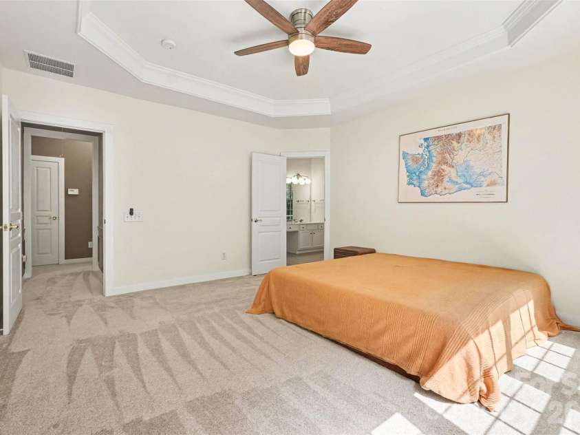 8932 Kestral Ridge Drive, Charlotte, NC 28269.  MLS# CAR4415767, YatesRealty ID 53797. 