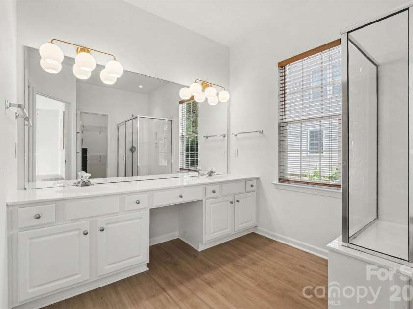 8932 Kestral Ridge Drive, Charlotte, NC 28269.  MLS# CAR4415767, YatesRealty ID 53797. 
