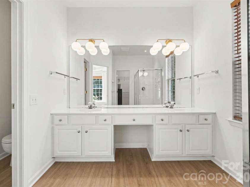 8932 Kestral Ridge Drive, Charlotte, NC 28269.  MLS# CAR4415767, YatesRealty ID 53797. 