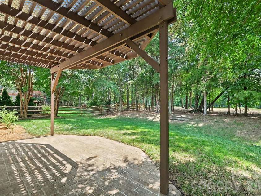8932 Kestral Ridge Drive, Charlotte, NC 28269.  MLS# CAR4415767, YatesRealty ID 53797. 