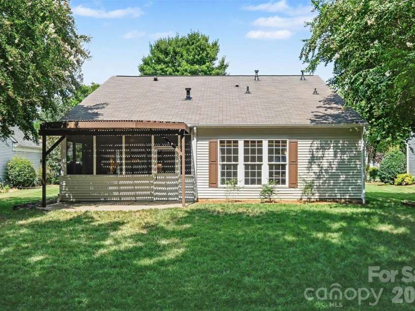 8932 Kestral Ridge Drive, Charlotte, NC 28269.  MLS# CAR4415767, YatesRealty ID 53797. 
